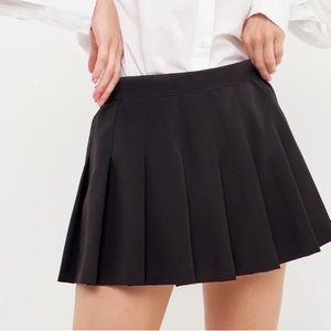ENGLISH FACTORY SIZE S PLEATED BLACK SKIRT